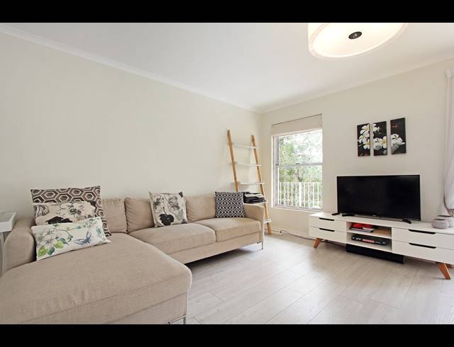 2 BEDROOM APARTMENT RENTED IN RONDEBOSCH
